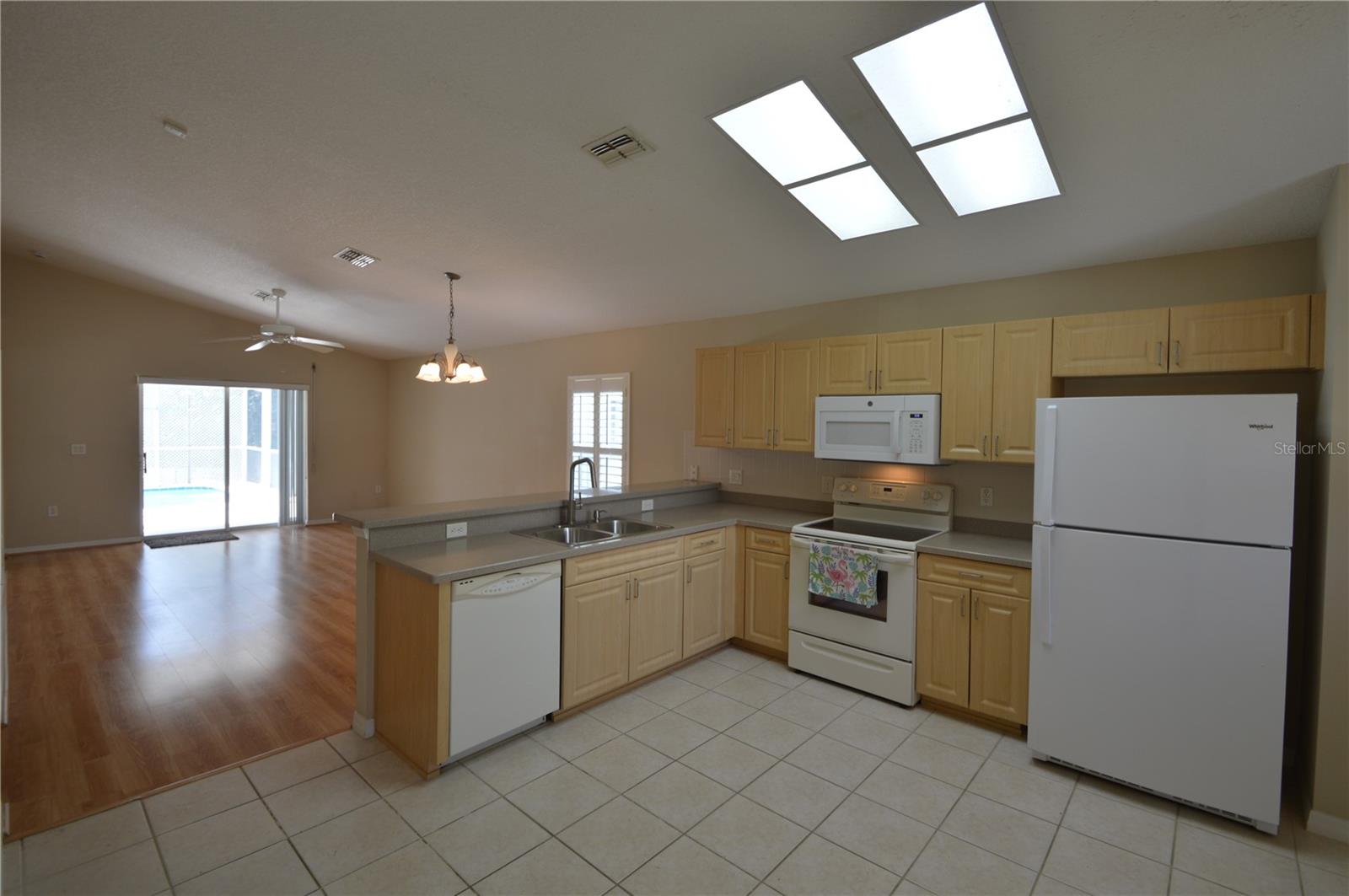 Image 7 of 44 For 7825 Prospect Hill Circle
