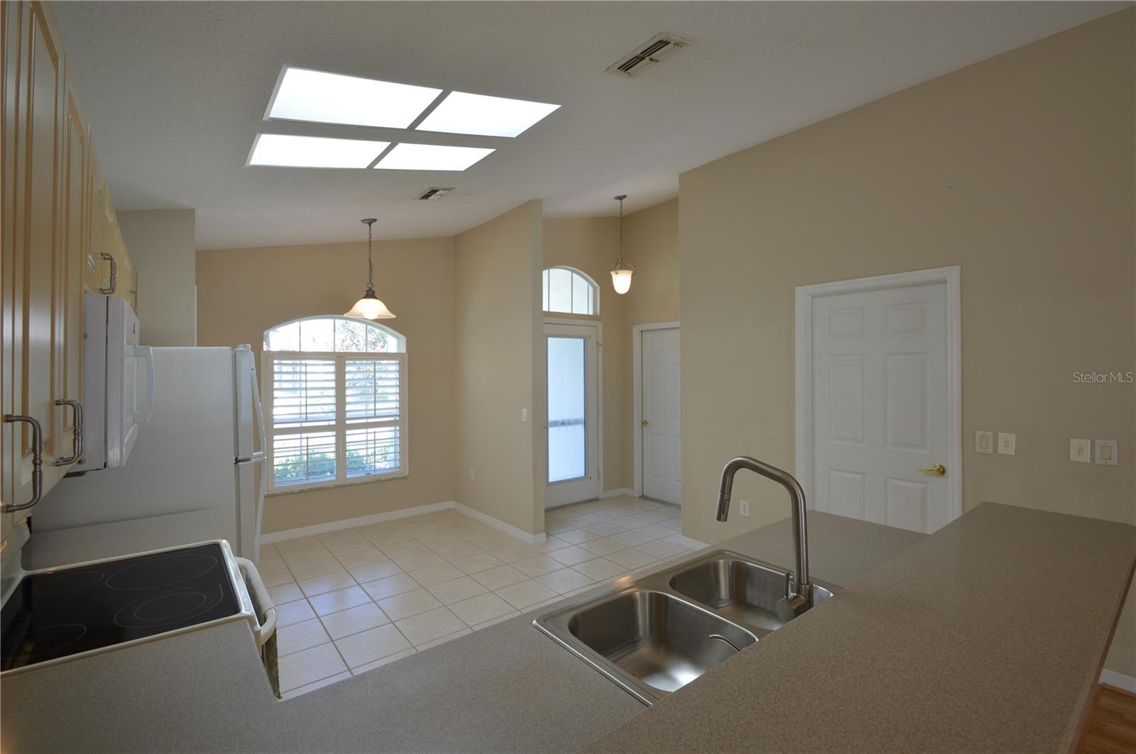 Image 8 of 44 For 7825 Prospect Hill Circle