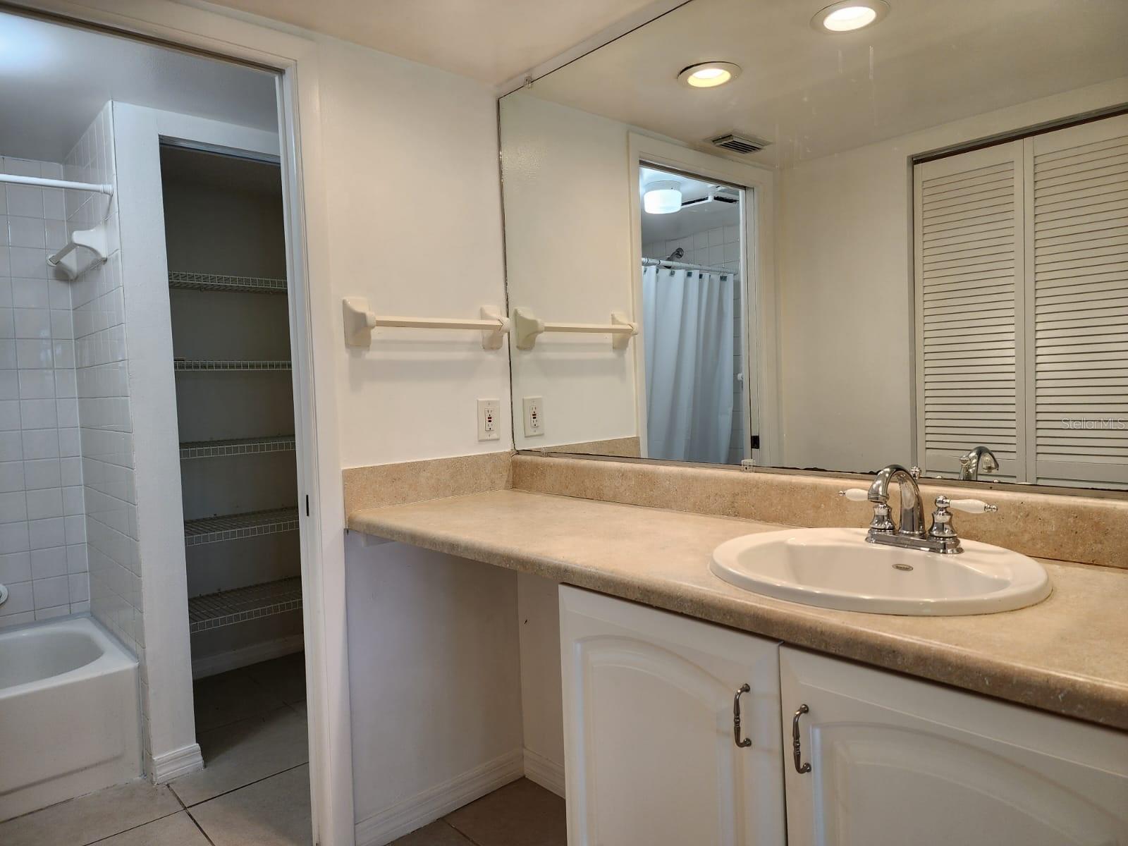 Image 19 of 25 For 1320 Pasadena Avenue S 105