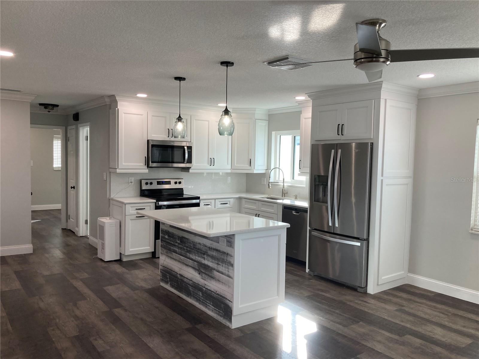 Image 3 of 14 For 5417 1st Street Ne