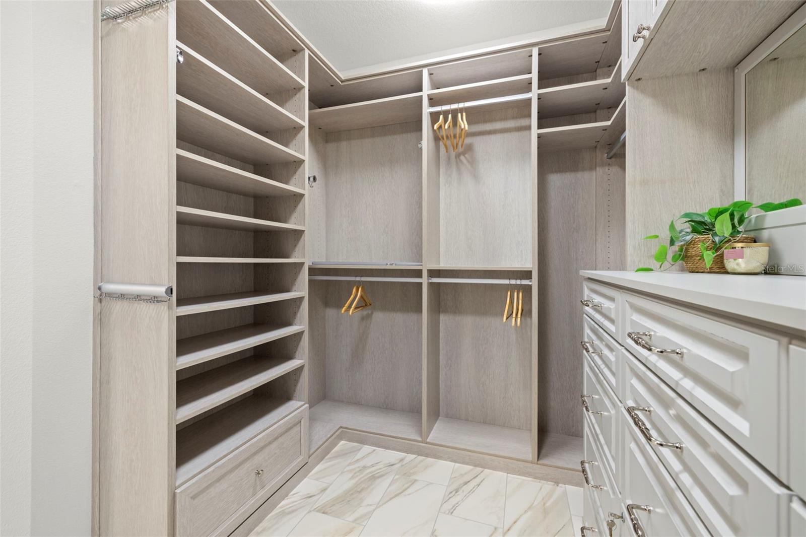 Image 45 of 87 For 5703 Yeats Manor Drive 401