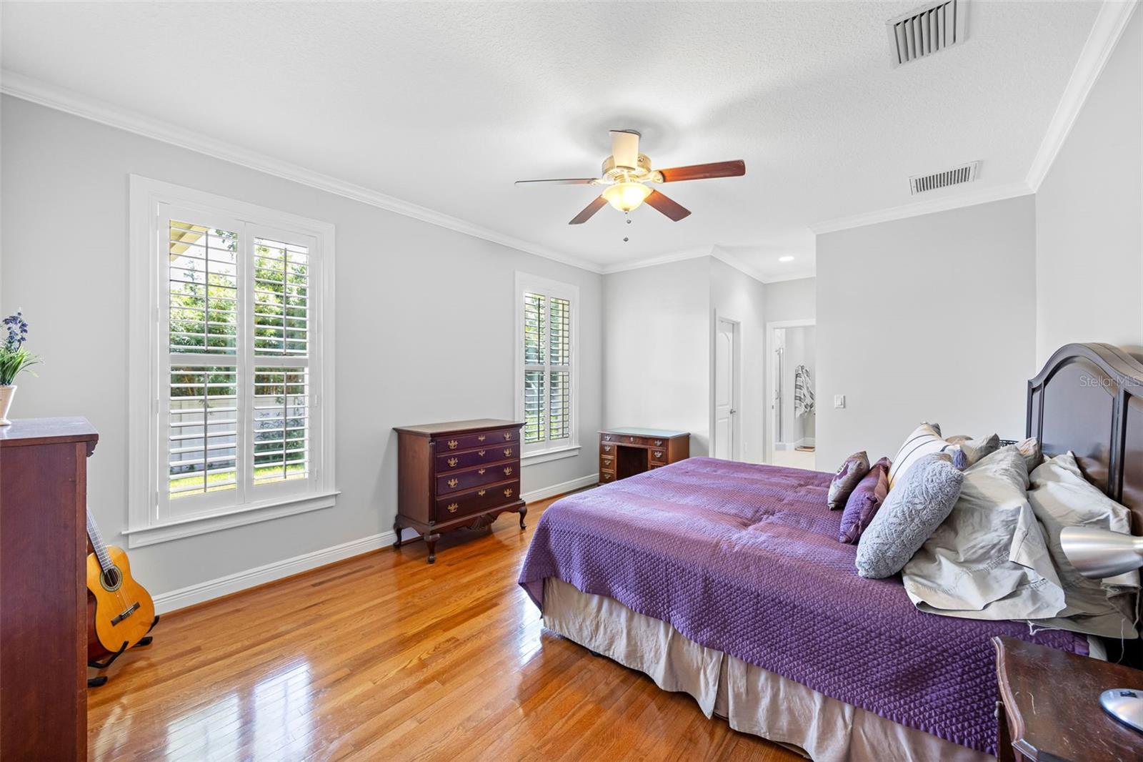 Image 15 of 39 For 926 Cordova Boulevard Ne