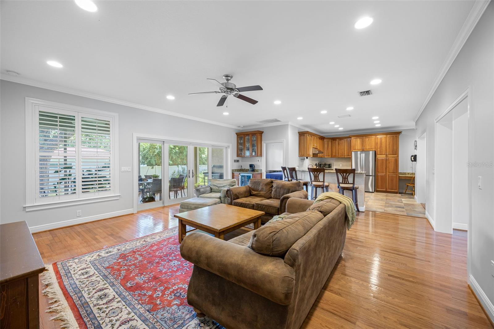 Image 6 of 39 For 926 Cordova Boulevard Ne