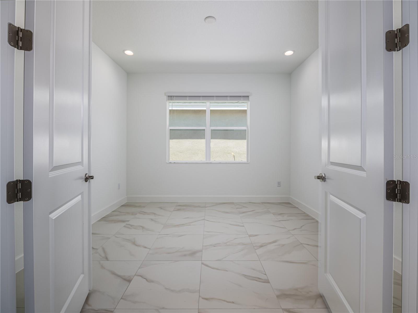 Listing photo id 12 for 3590 Malta Avenue