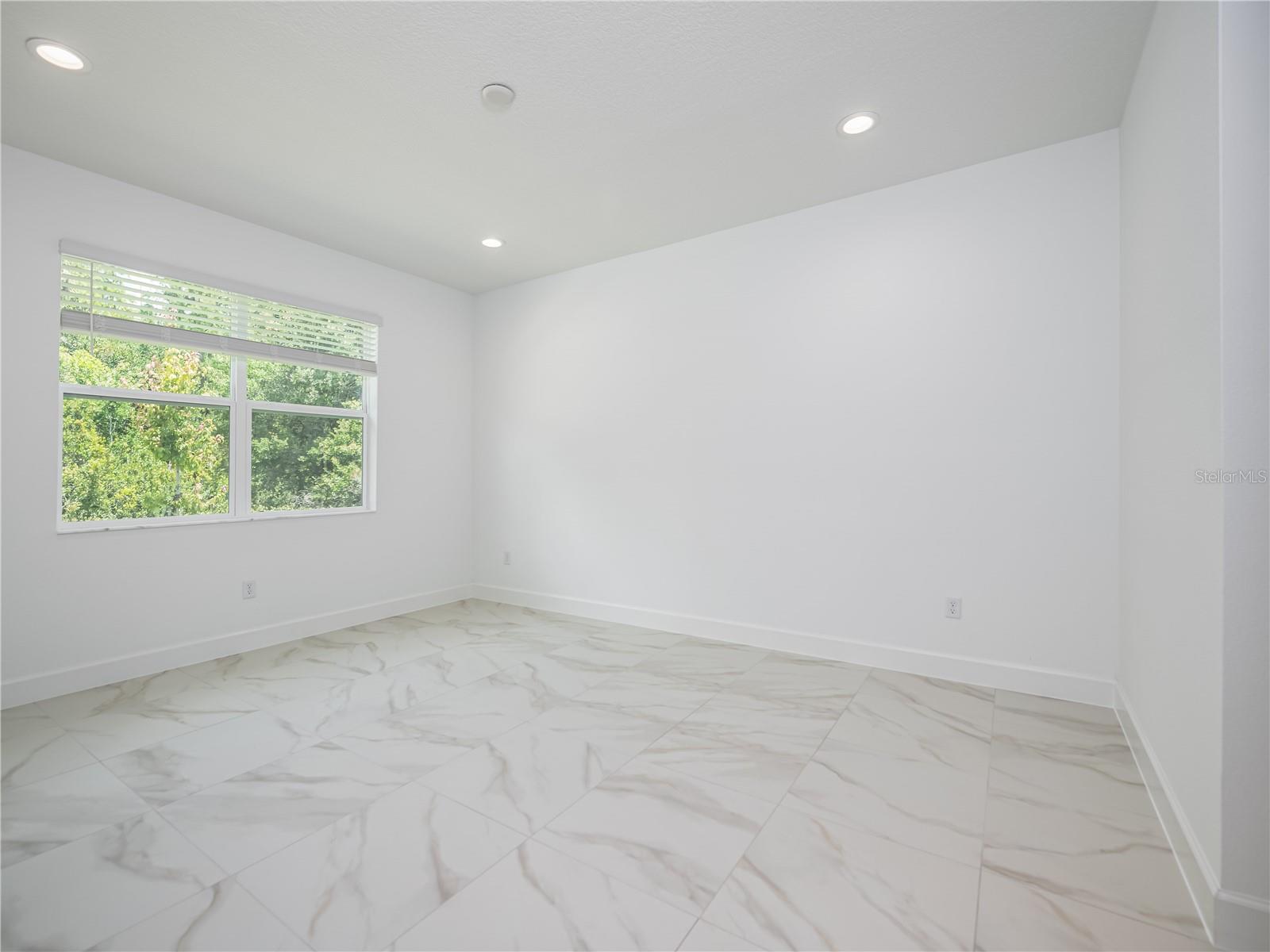 Listing photo id 17 for 3590 Malta Avenue