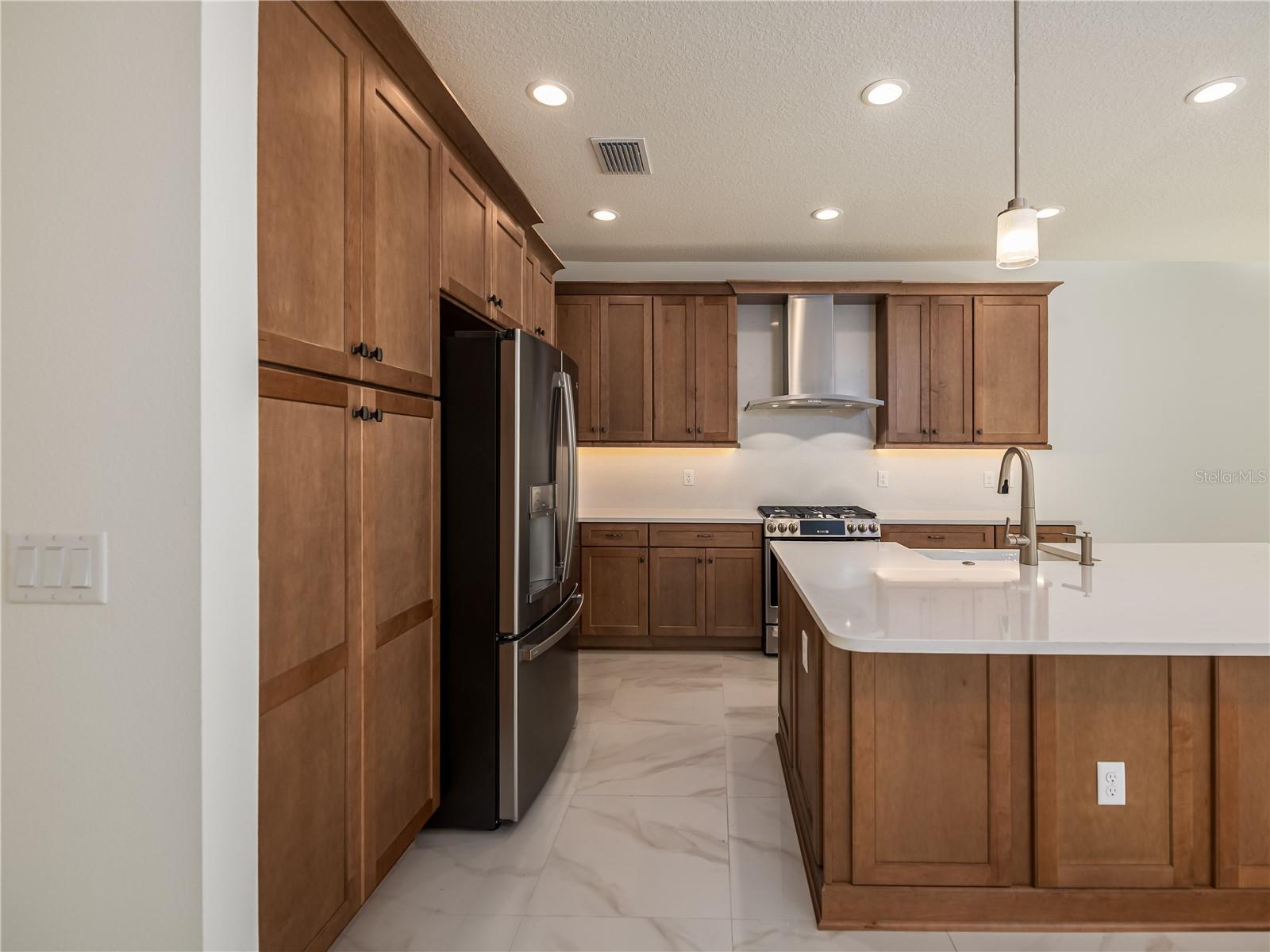 Listing photo id 20 for 3590 Malta Avenue