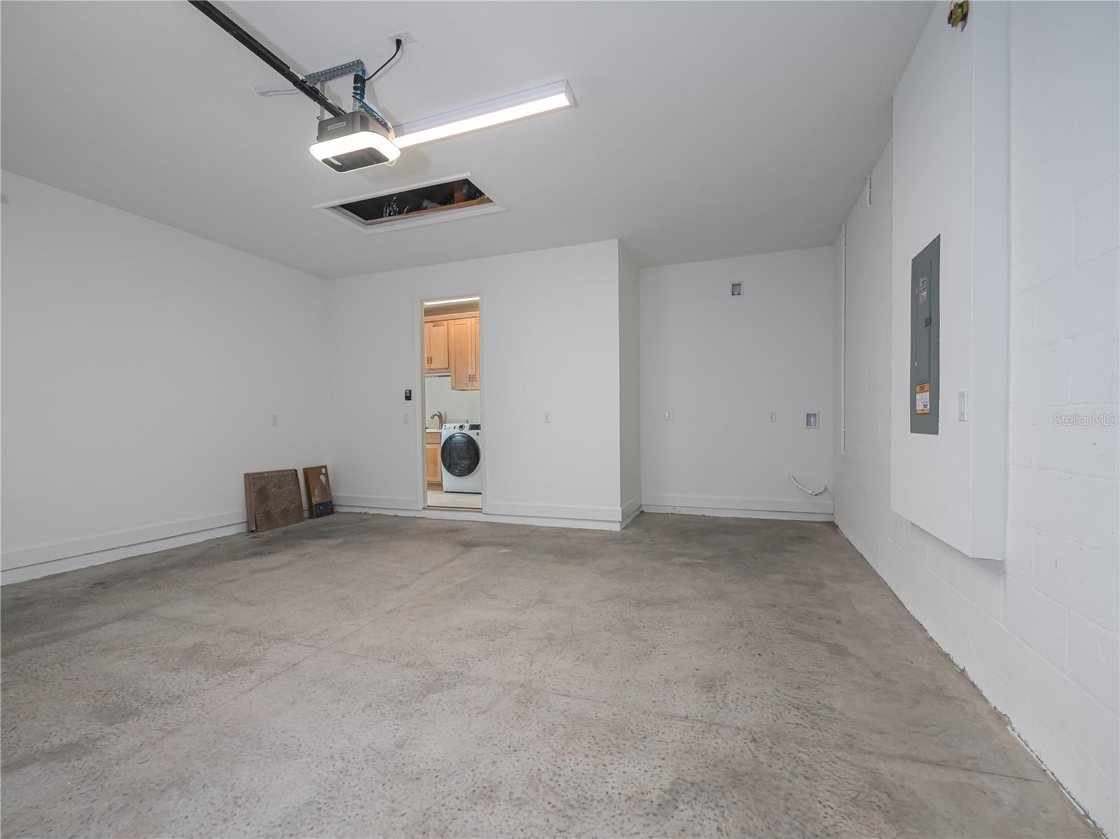 Listing photo id 22 for 3590 Malta Avenue