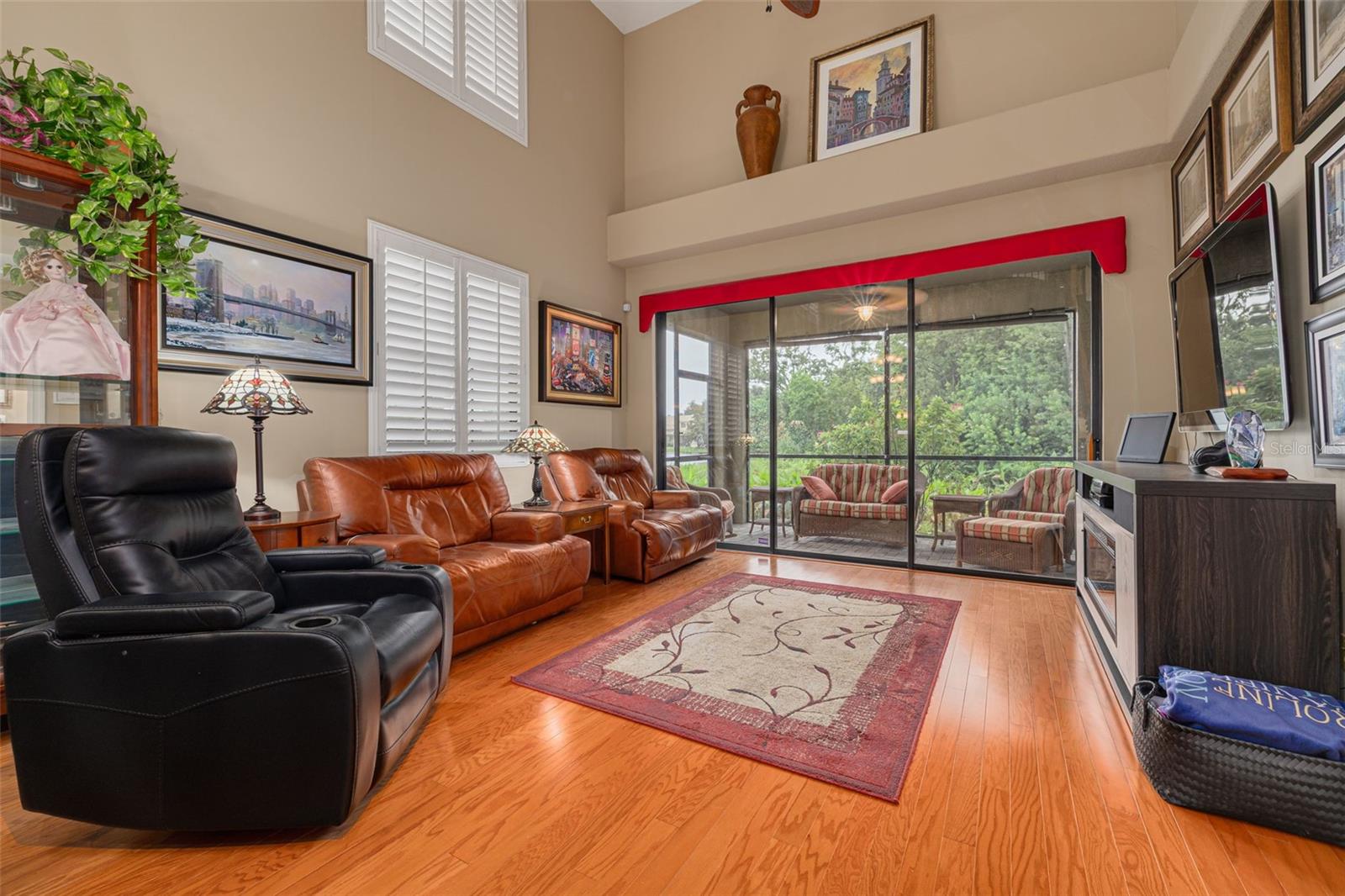 Image 6 of 35 For 2567 Gloriosa Drive