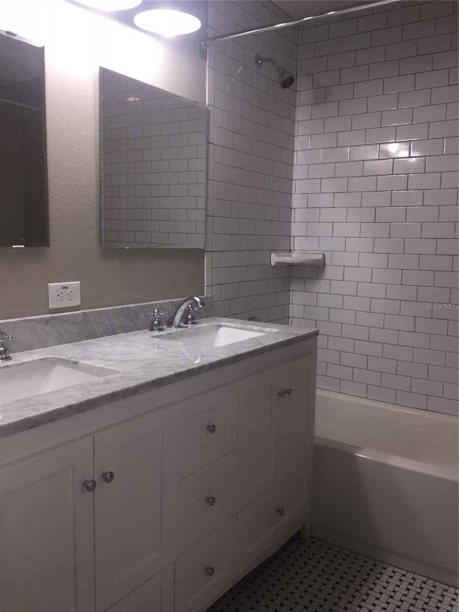 Image 16 of 18 For 121 Giddens Avenue