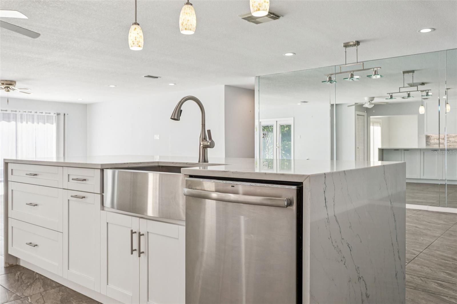 Listing photo id 10 for 19100 Forrest Drive