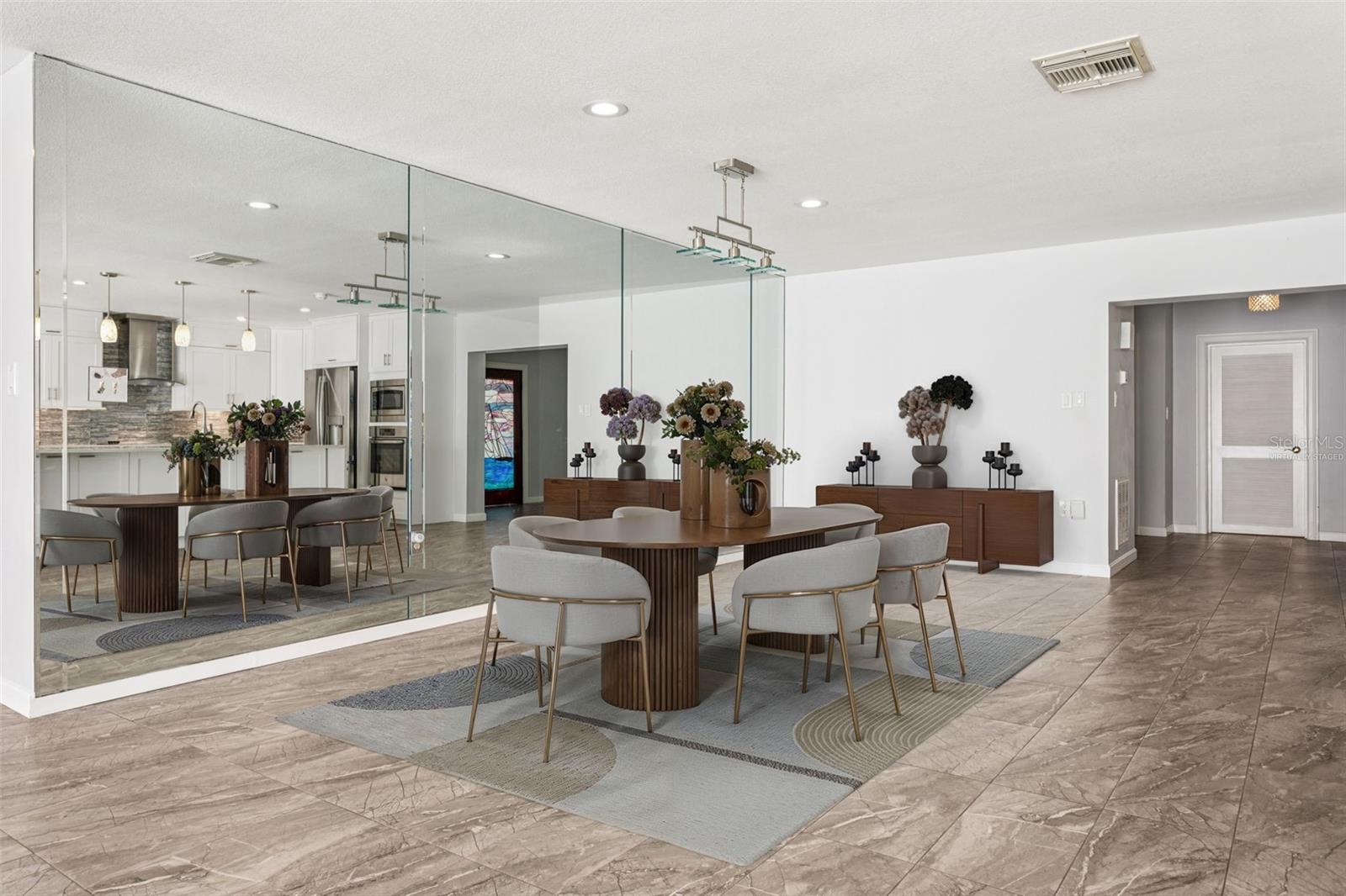 Listing photo id 11 for 19100 Forrest Drive