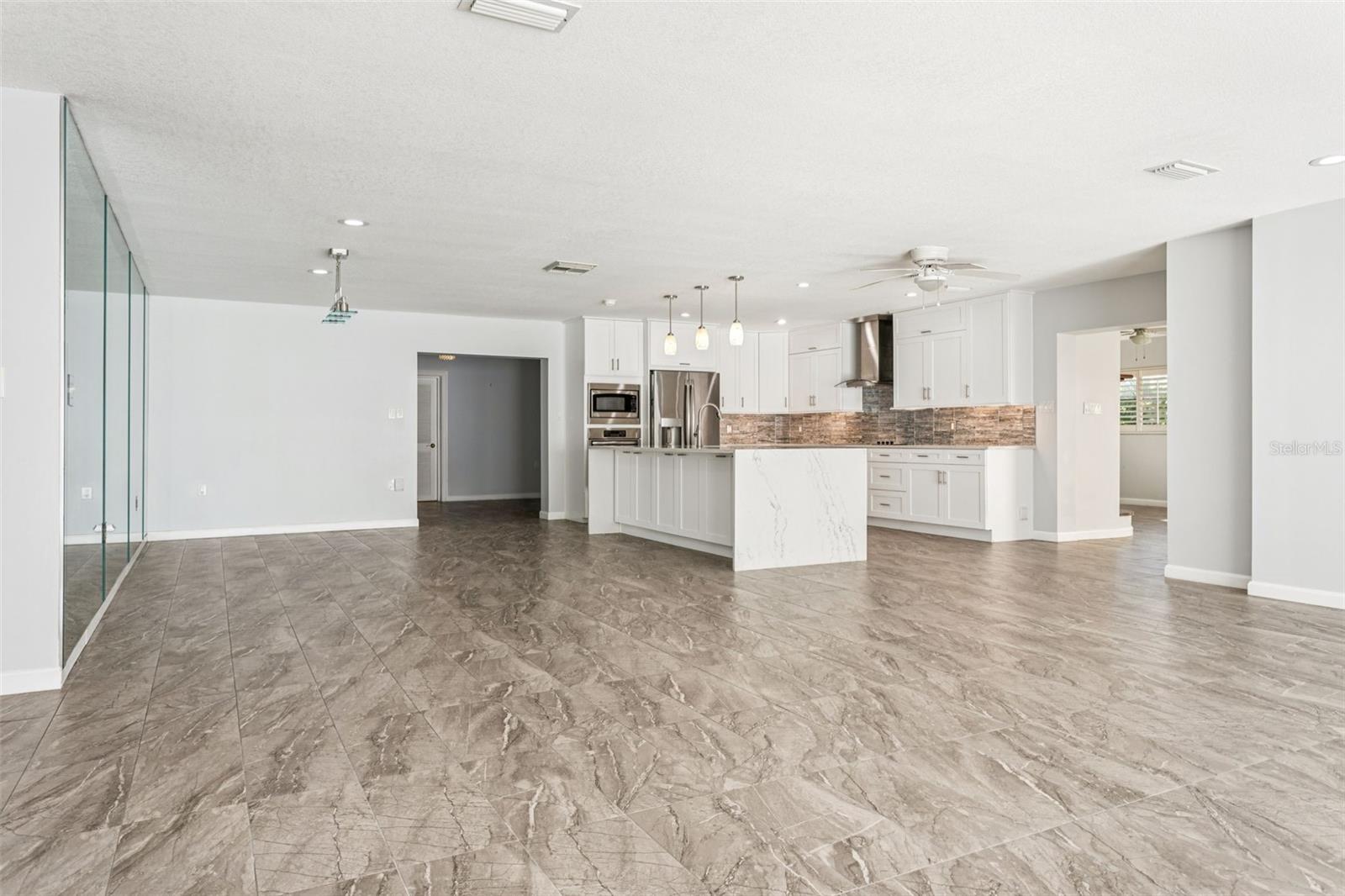 Listing photo id 13 for 19100 Forrest Drive