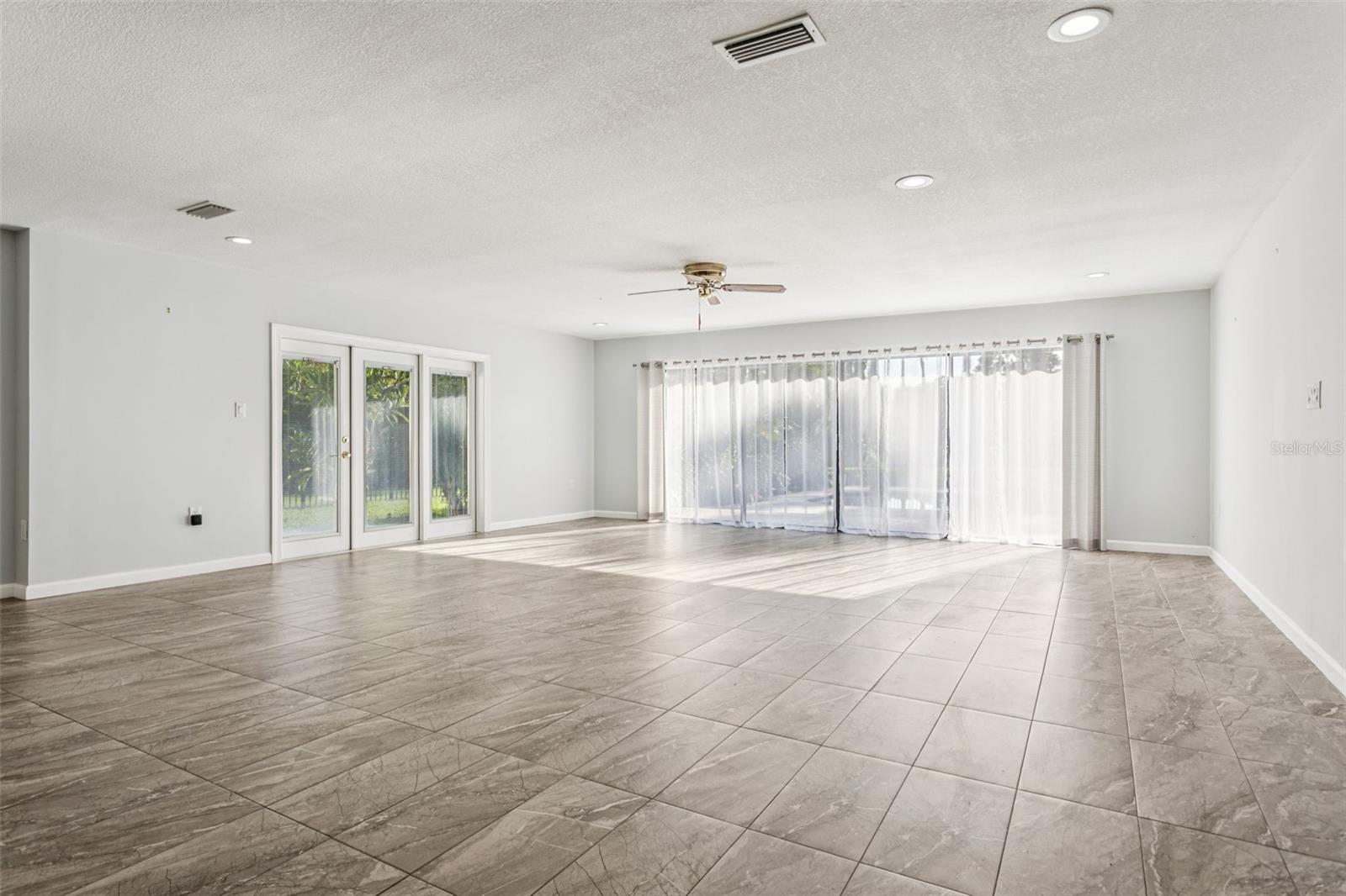 Listing photo id 14 for 19100 Forrest Drive