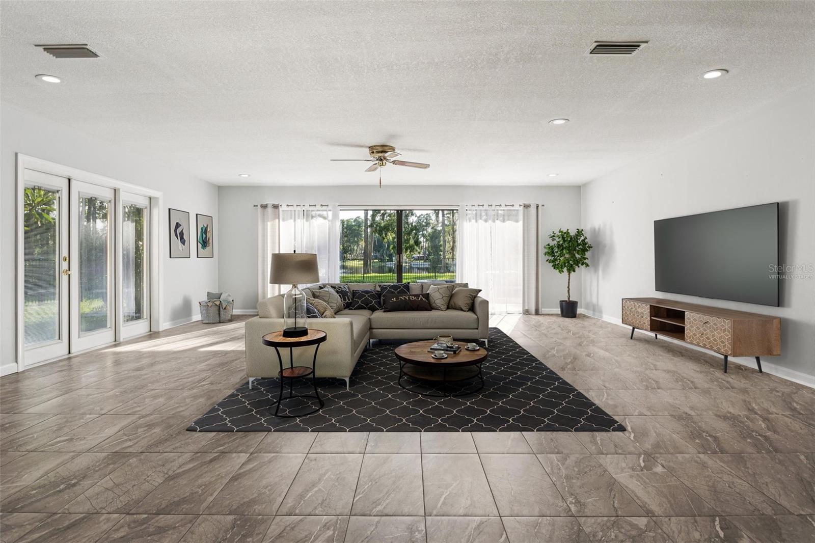 Listing photo id 16 for 19100 Forrest Drive