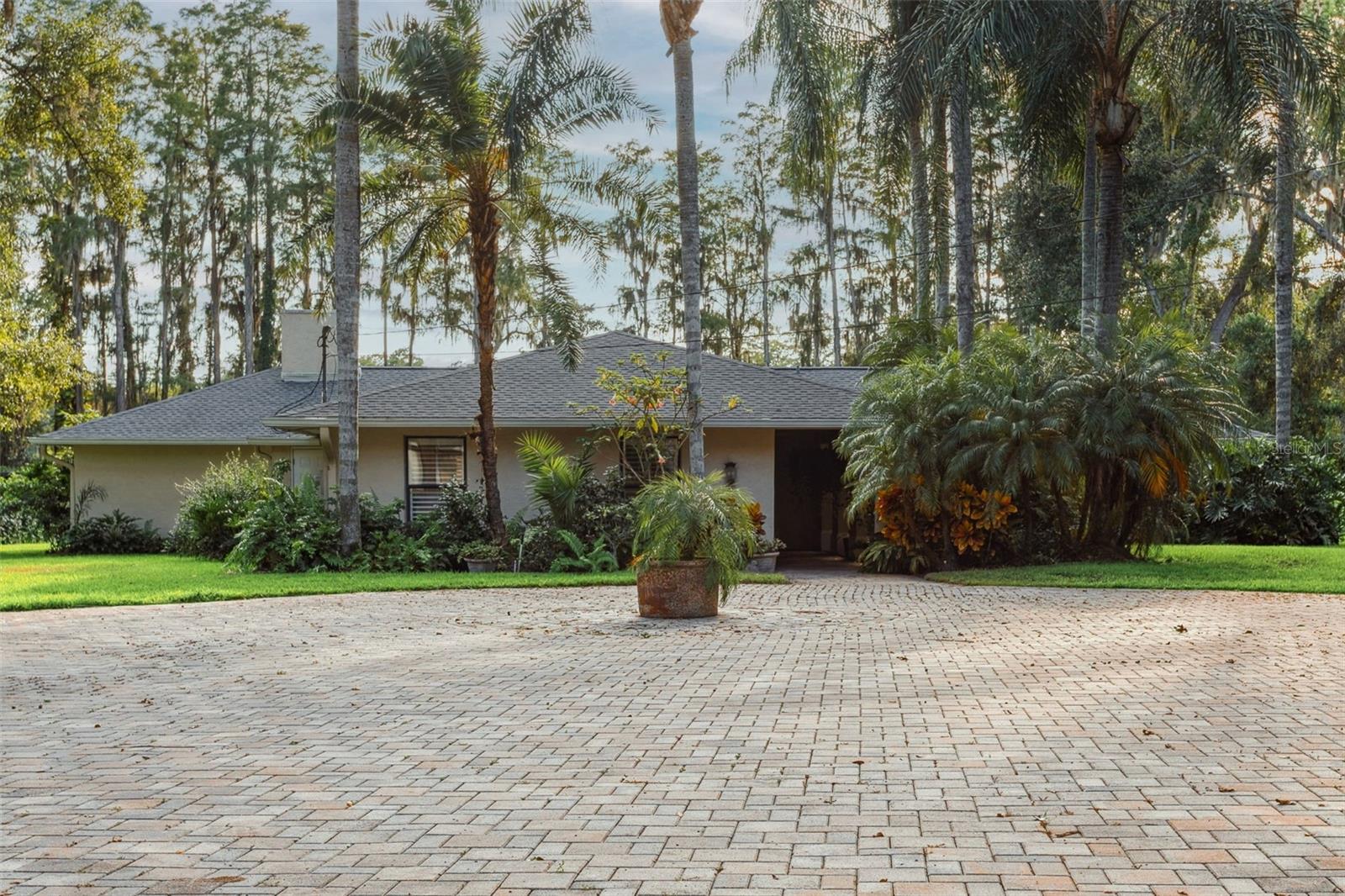Listing photo id 0 for 19100 Forrest Drive