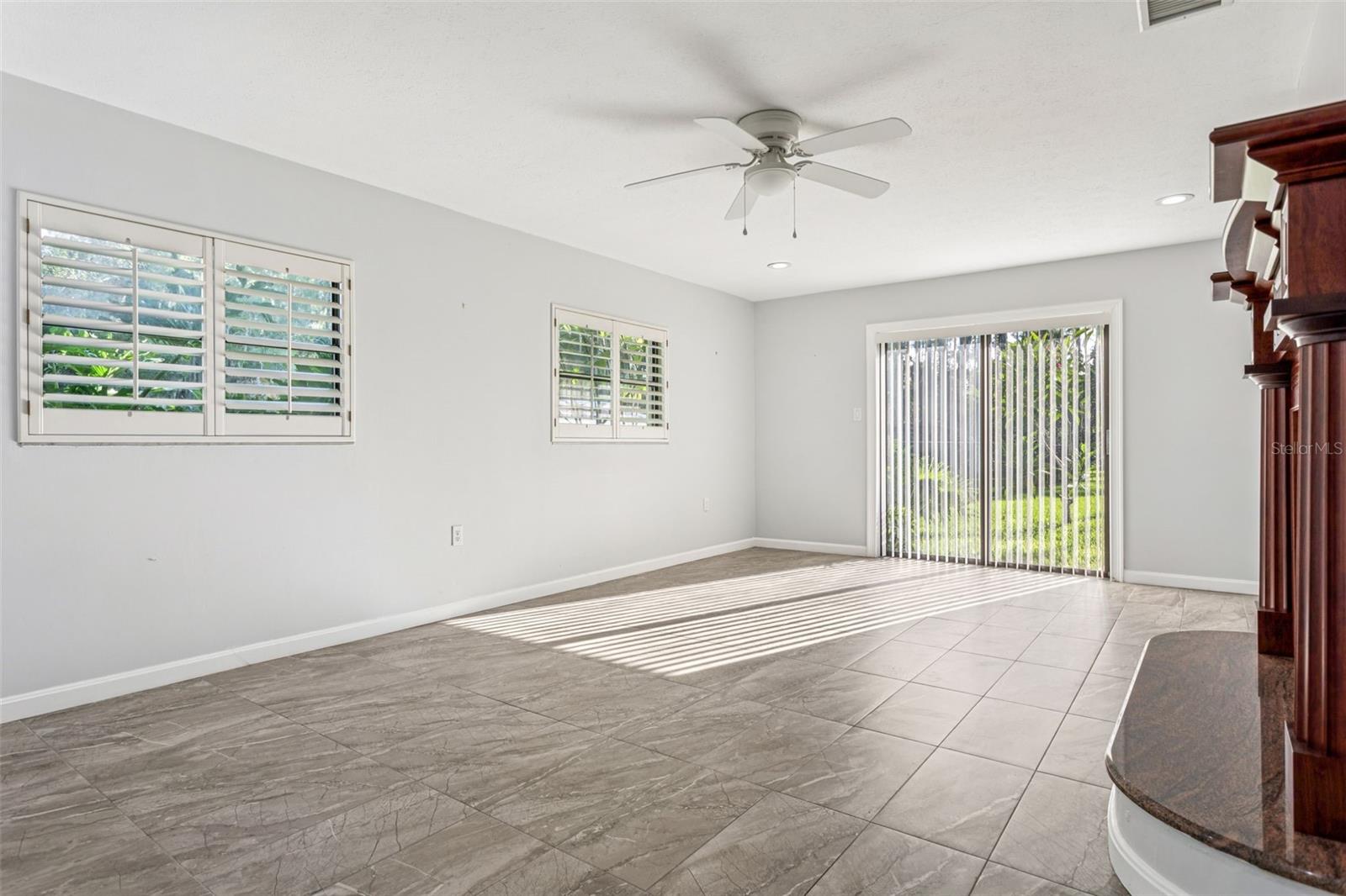 Listing photo id 19 for 19100 Forrest Drive