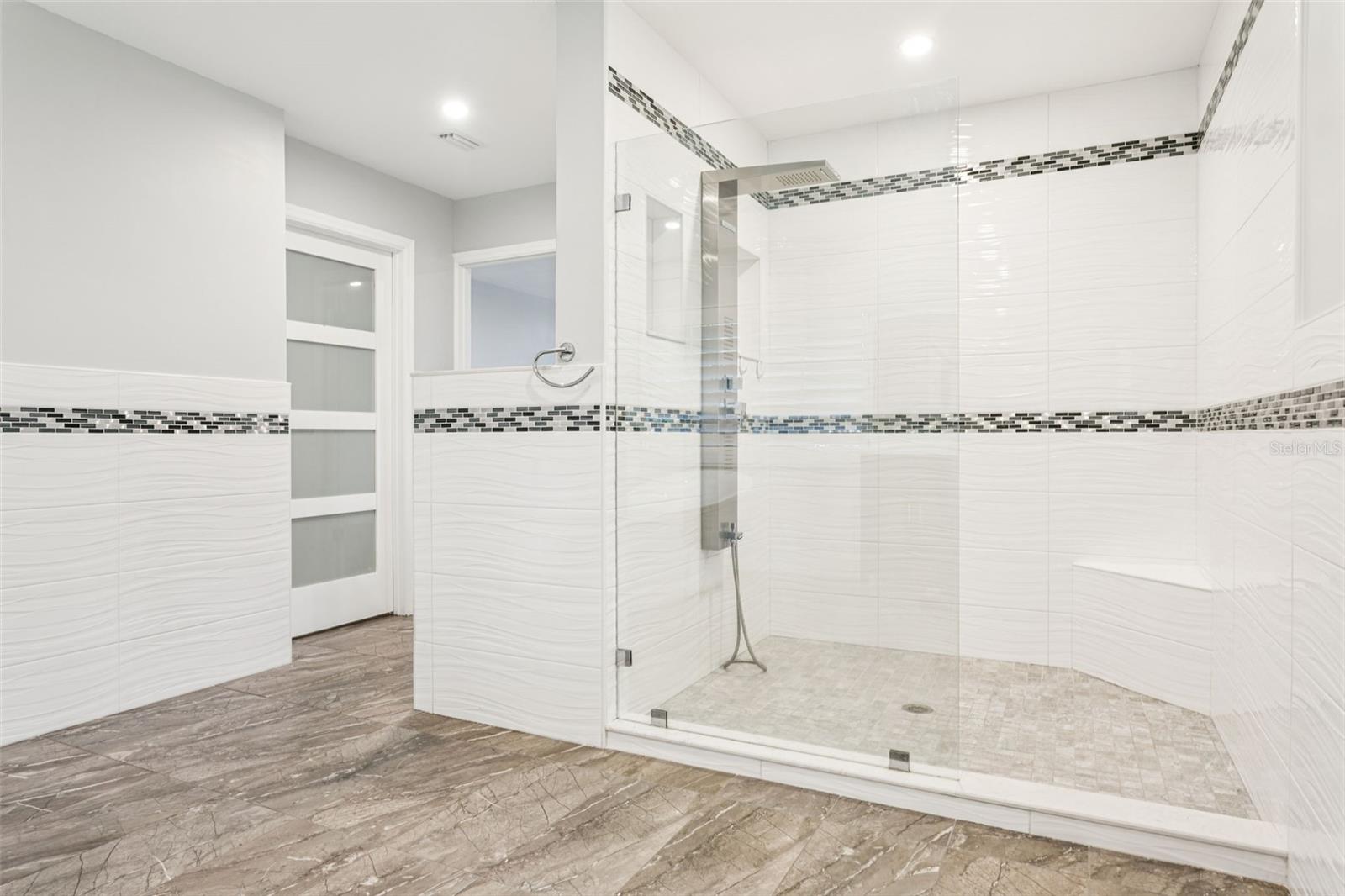 Listing photo id 31 for 19100 Forrest Drive