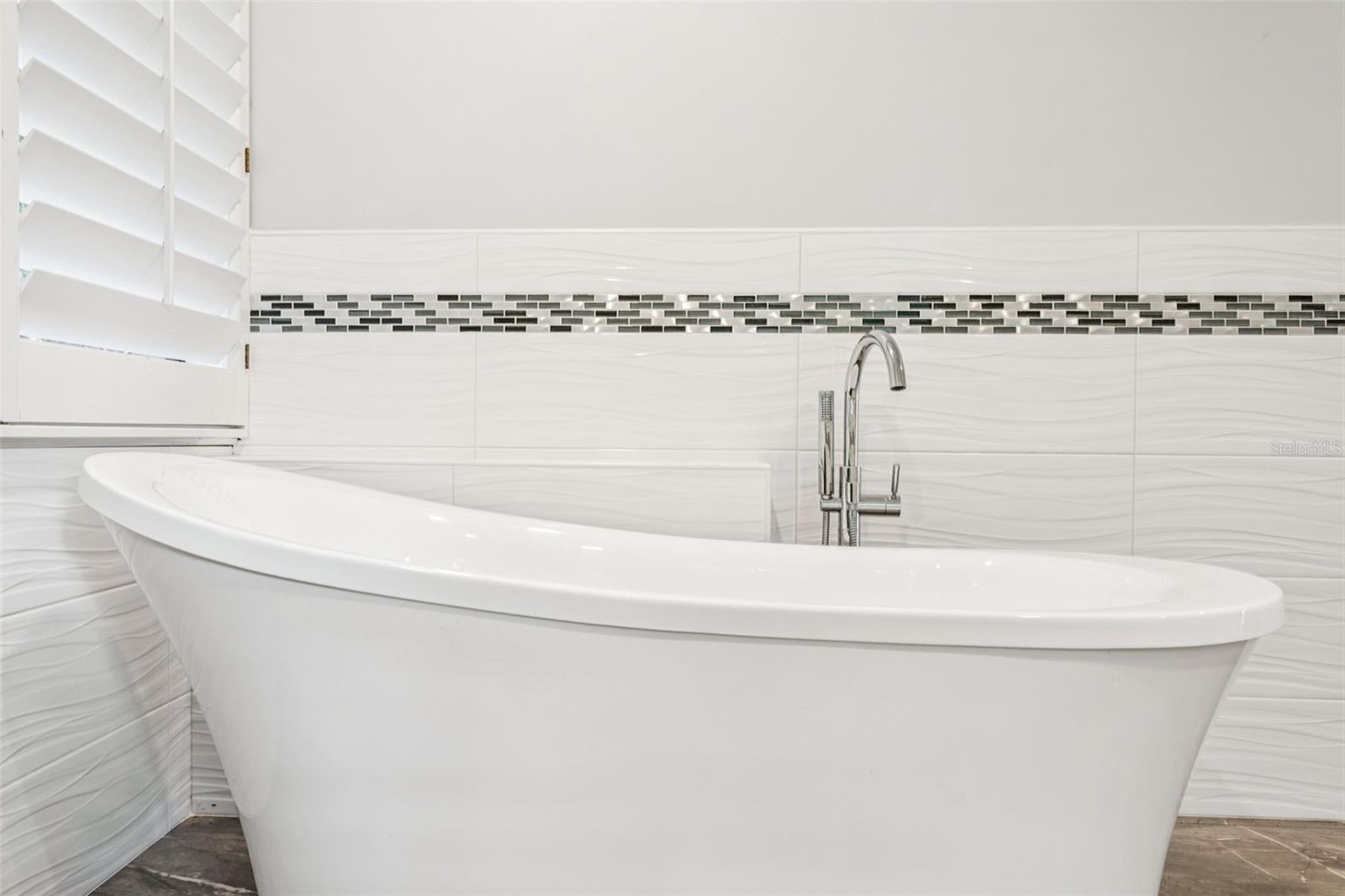 Listing photo id 32 for 19100 Forrest Drive