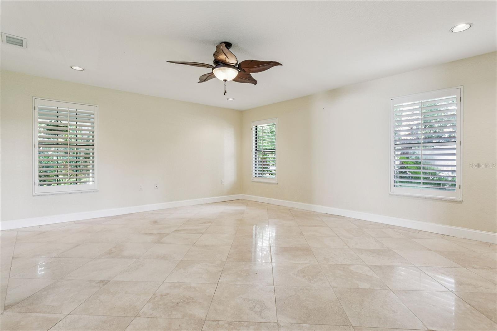 Listing photo id 36 for 19100 Forrest Drive