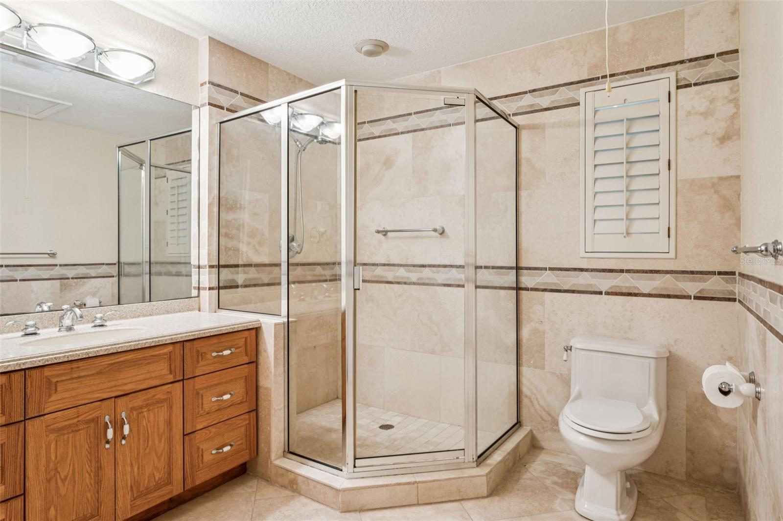 Listing photo id 38 for 19100 Forrest Drive