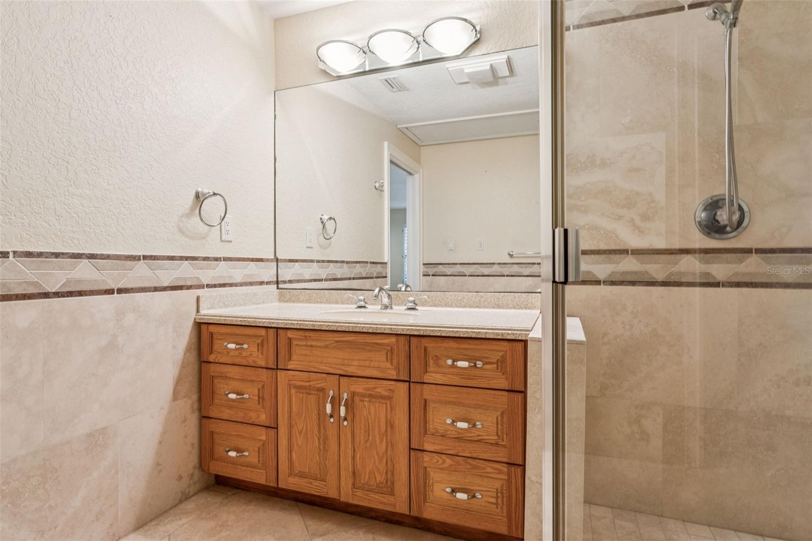 Listing photo id 39 for 19100 Forrest Drive