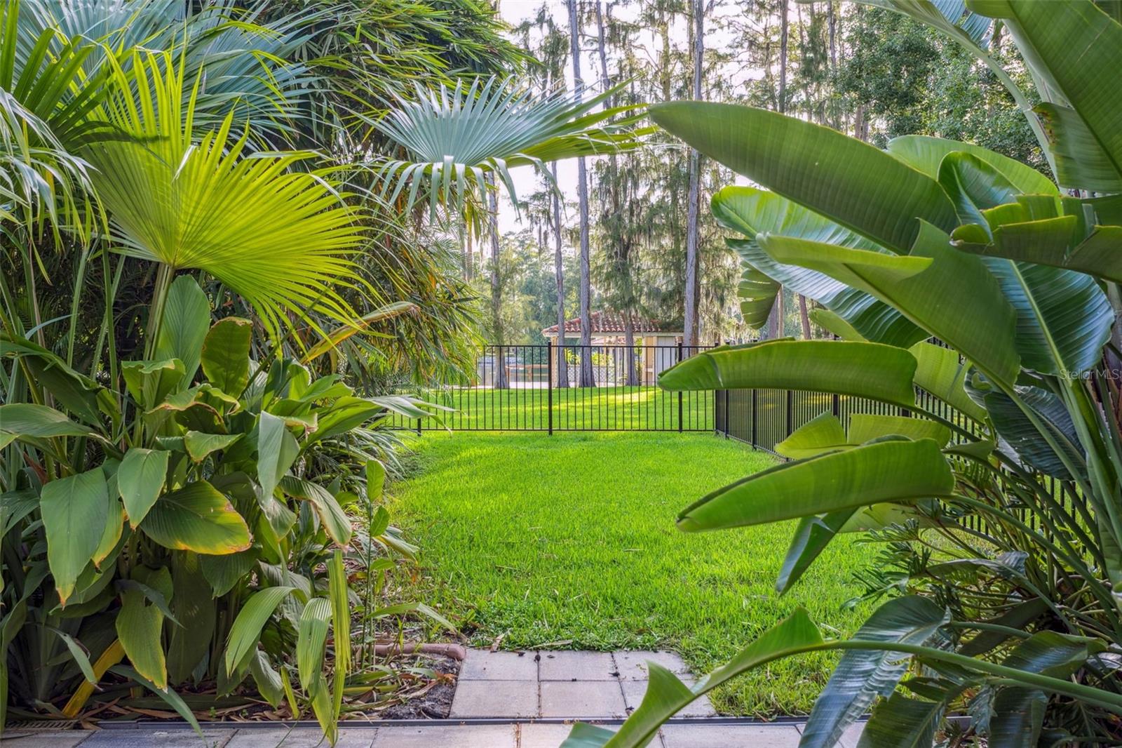 Listing photo id 41 for 19100 Forrest Drive