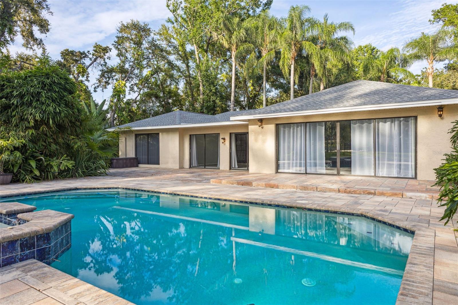 Listing photo id 43 for 19100 Forrest Drive