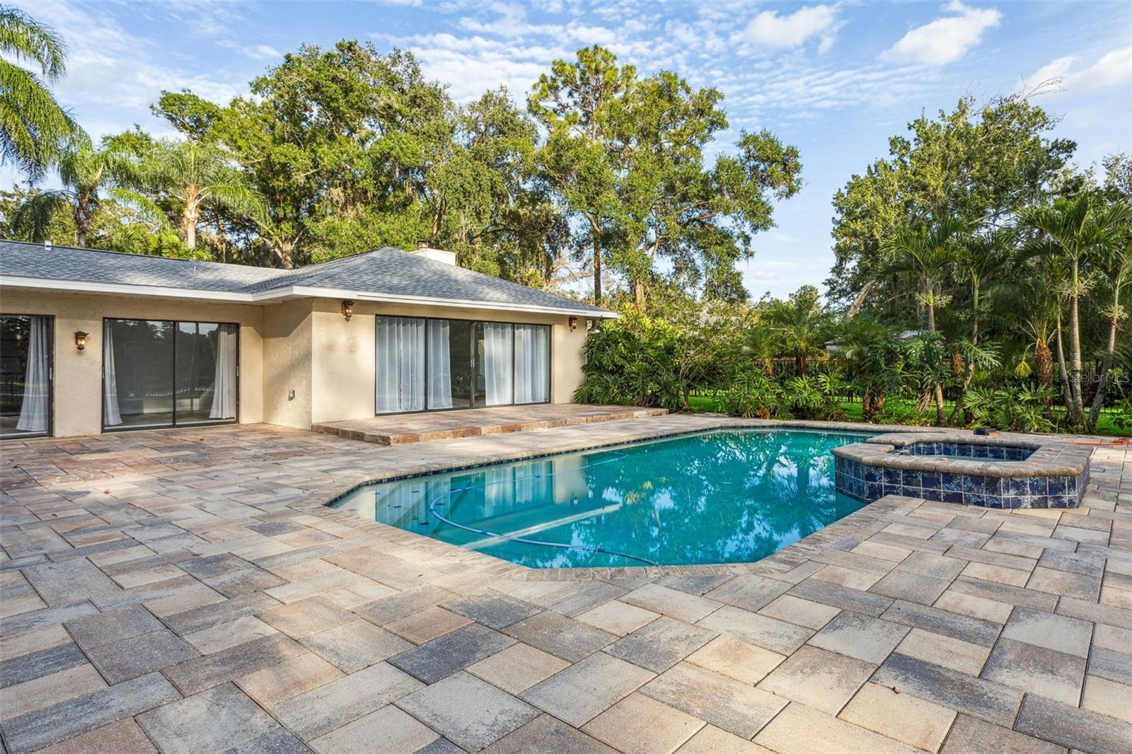 Listing photo id 44 for 19100 Forrest Drive
