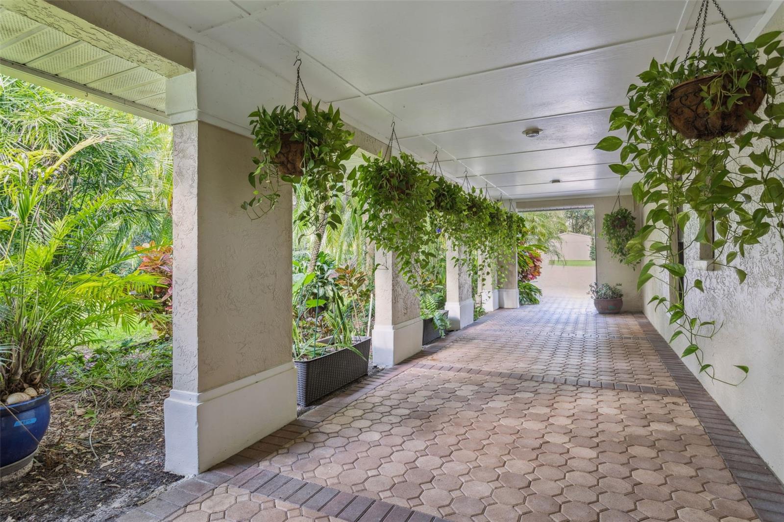 Listing photo id 3 for 19100 Forrest Drive