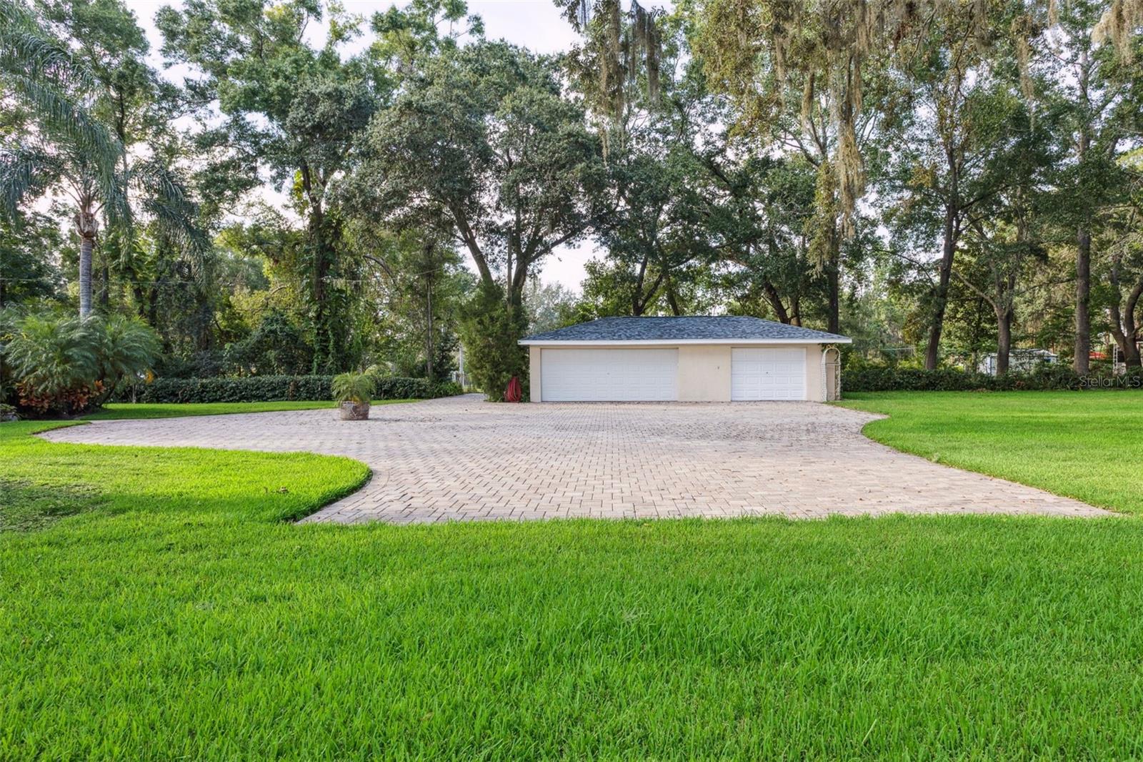 Listing photo id 53 for 19100 Forrest Drive