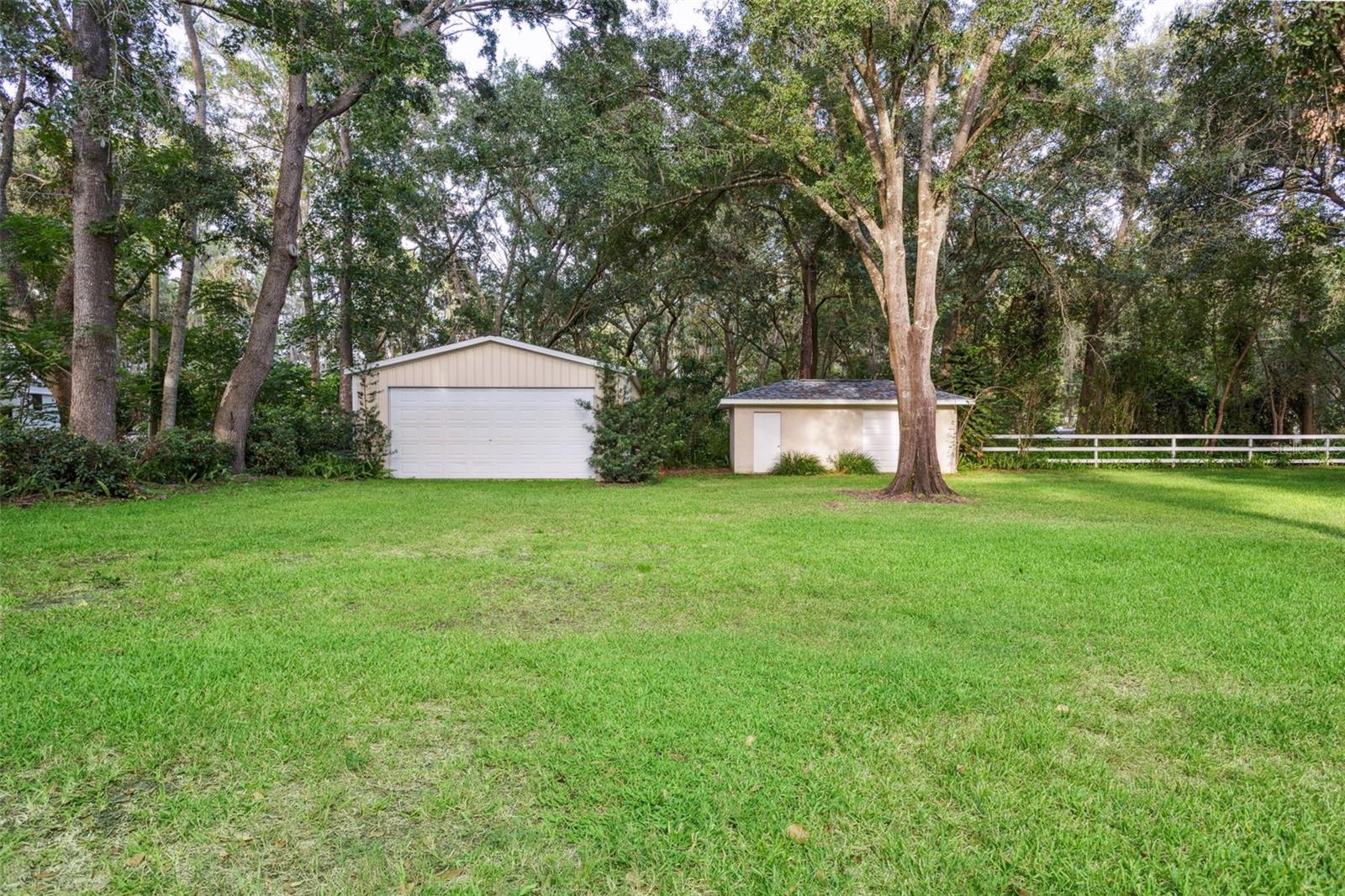 Listing photo id 54 for 19100 Forrest Drive