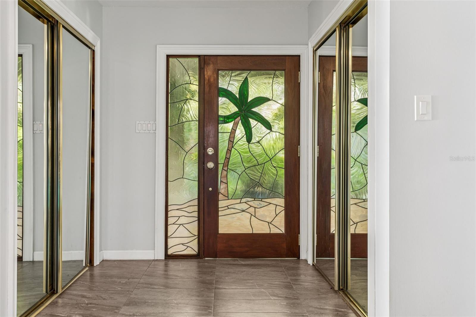 Listing photo id 4 for 19100 Forrest Drive