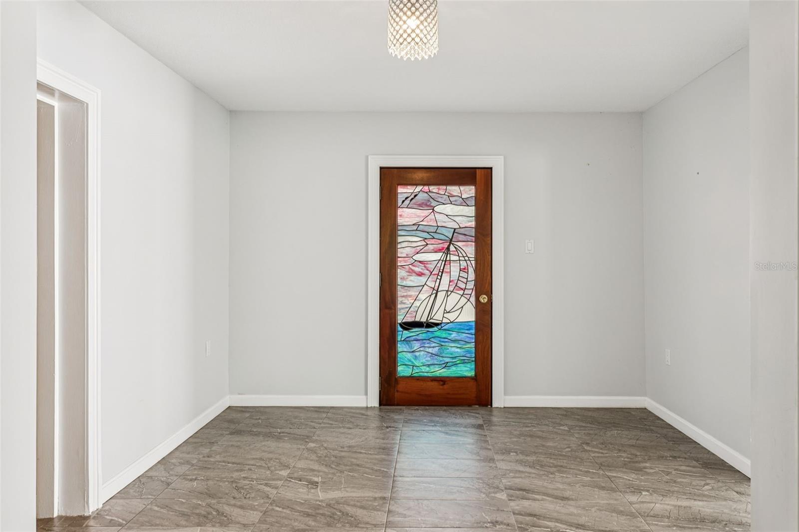 Listing photo id 5 for 19100 Forrest Drive