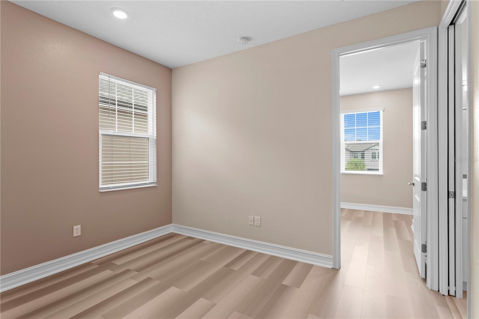 Image 17 of 47 For 4887 Isola Court