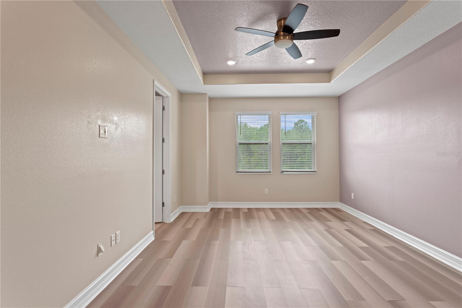 Image 19 of 47 For 4887 Isola Court