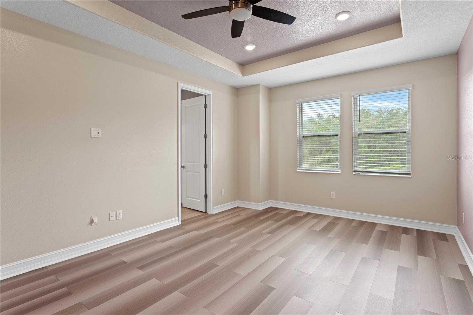 Image 20 of 47 For 4887 Isola Court