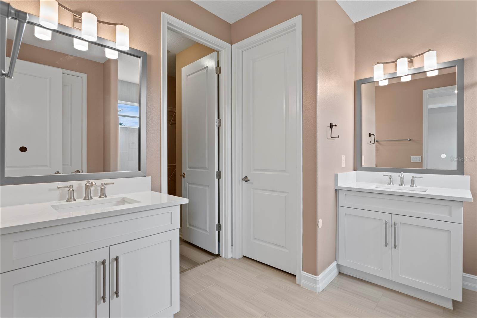 Image 21 of 47 For 4887 Isola Court