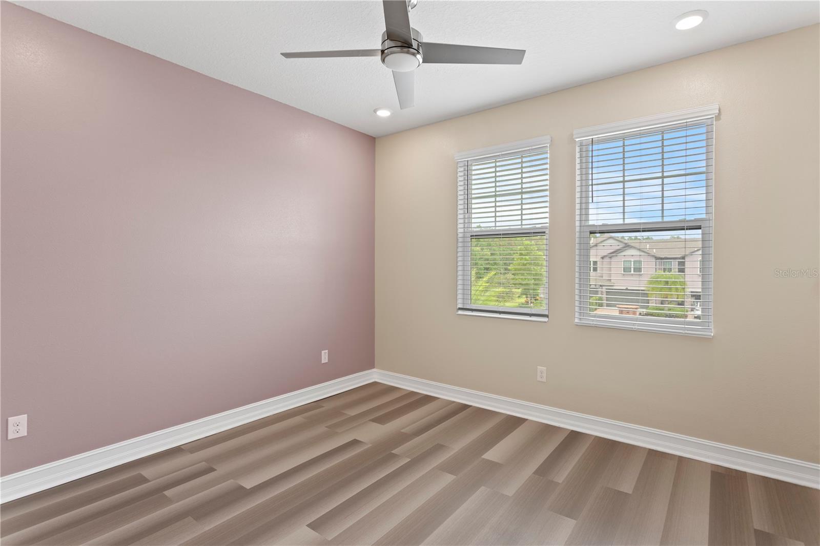 Image 23 of 47 For 4887 Isola Court