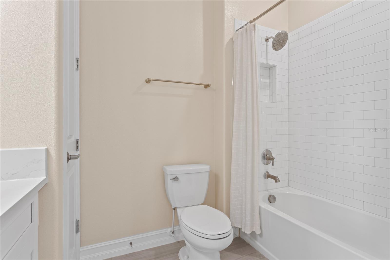 Image 25 of 47 For 4887 Isola Court