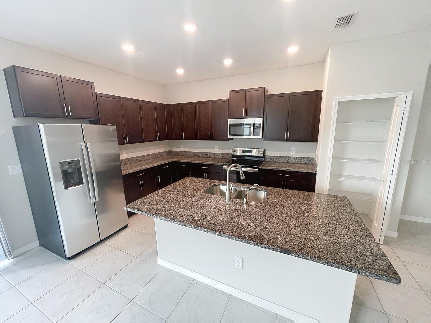 Image 11 of 43 For 734 Royal Empress Drive