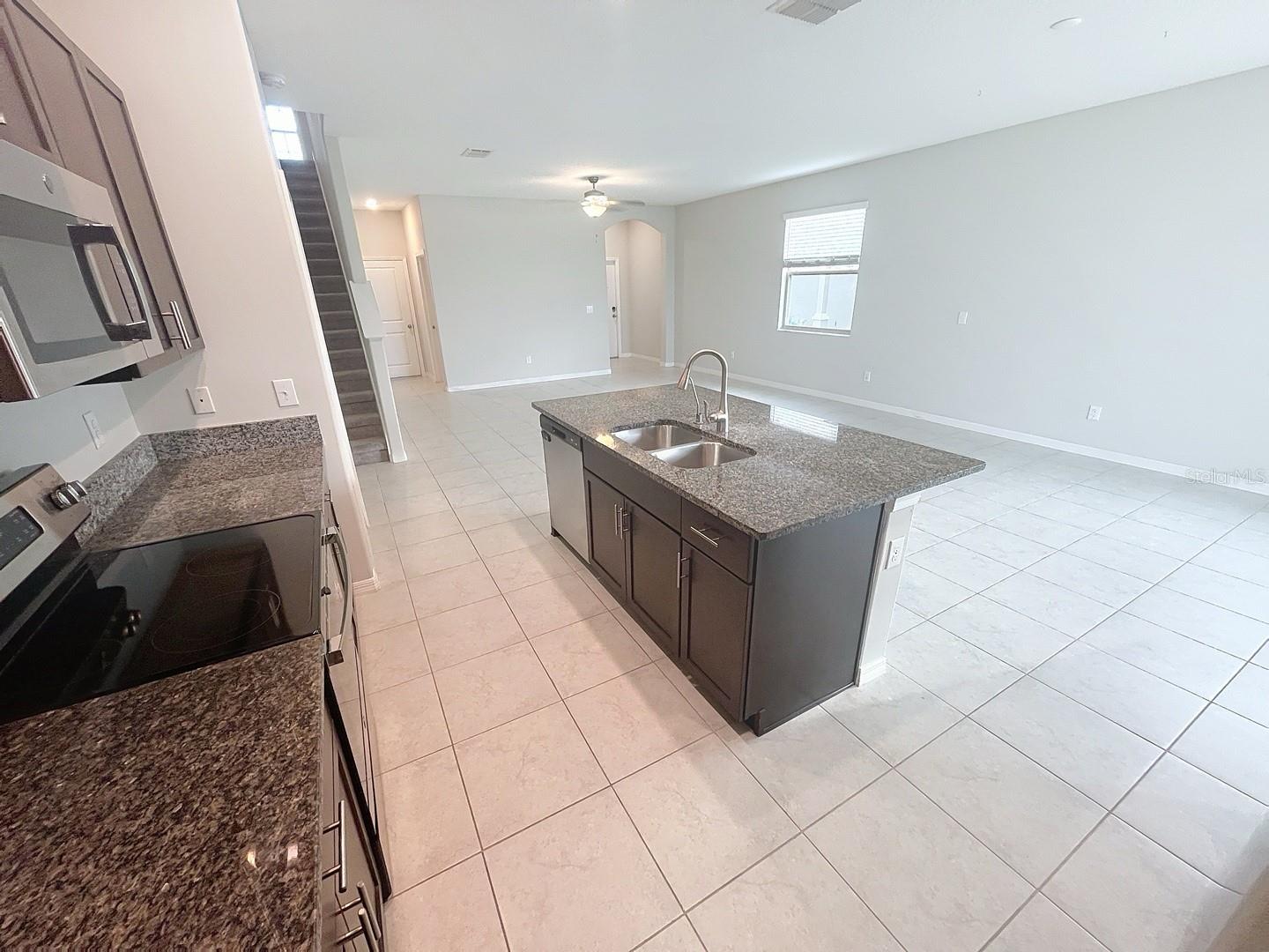 Image 12 of 43 For 734 Royal Empress Drive