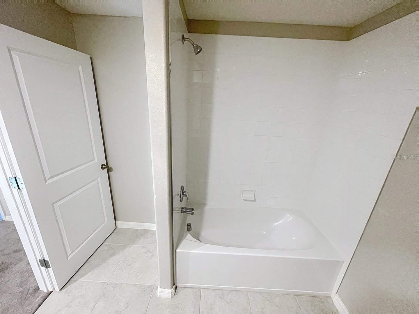 Image 22 of 43 For 734 Royal Empress Drive
