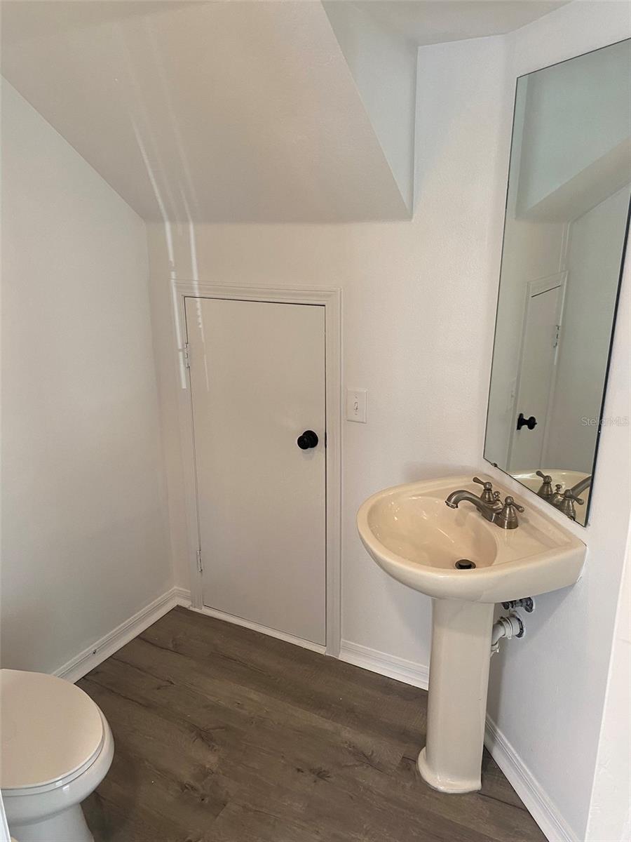 Image 4 of 19 For 3877 Island Way