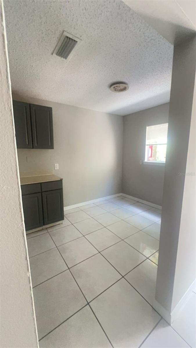 Image 8 of 23 For 6345 Newtown Circle 45b2
