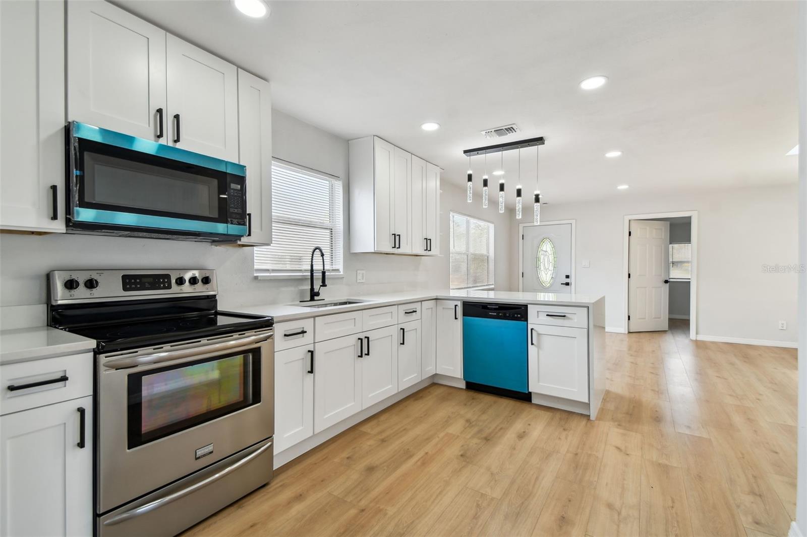 Image 15 of 62 For 4548 18th Avenue S