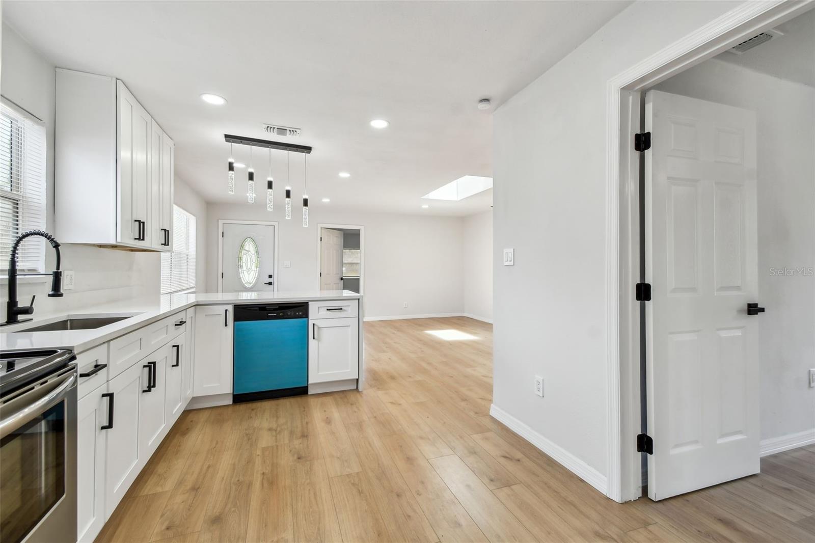 Image 16 of 62 For 4548 18th Avenue S