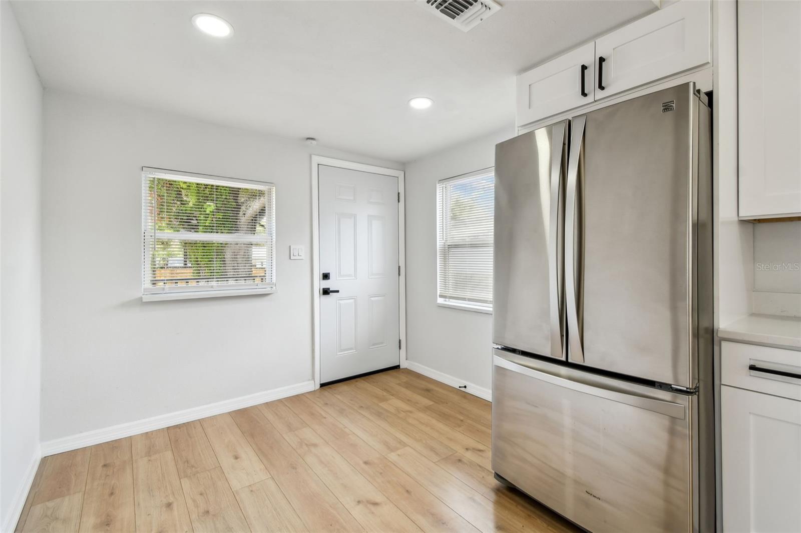 Image 17 of 62 For 4548 18th Avenue S