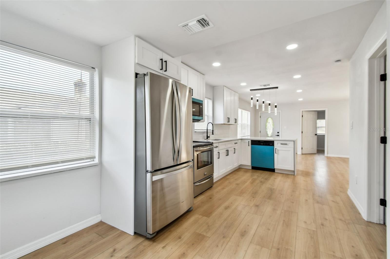 Image 19 of 62 For 4548 18th Avenue S