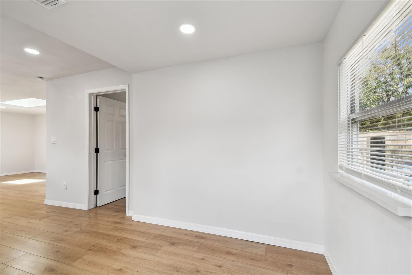 Image 20 of 62 For 4548 18th Avenue S