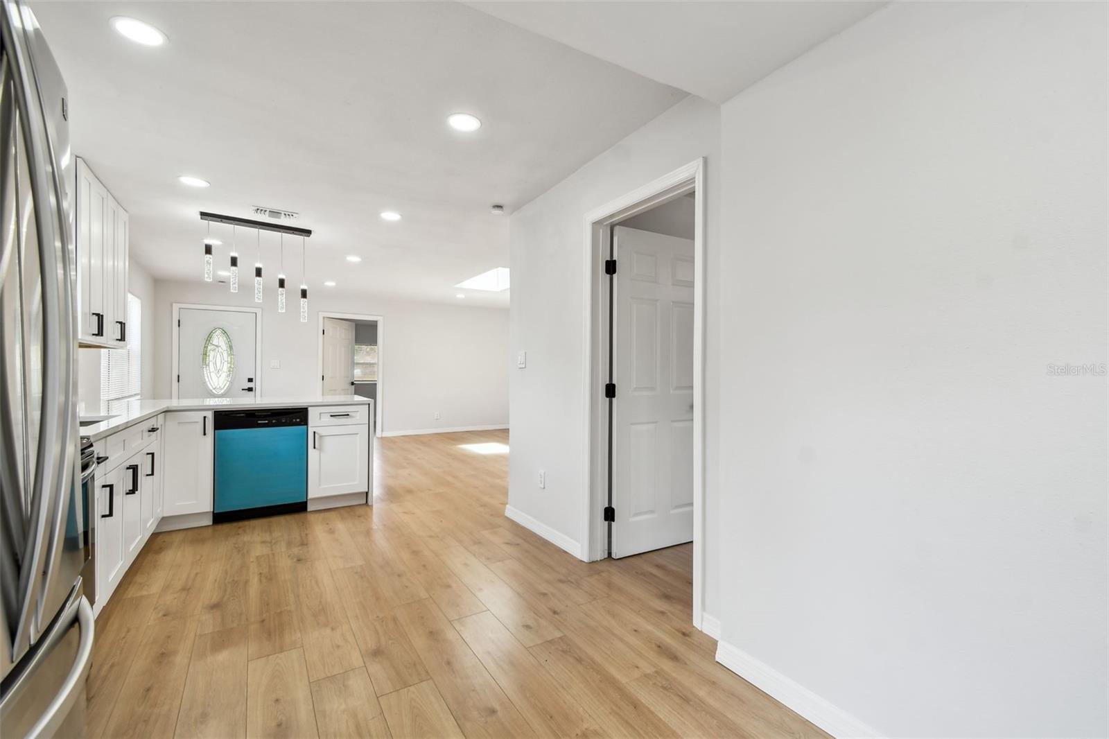 Image 21 of 62 For 4548 18th Avenue S